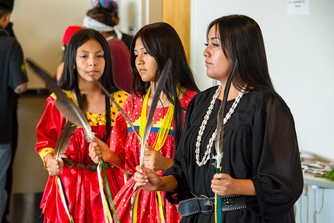The Che’Be’Tu Apache Sweethearts perform a feather dance during the New Mexico Consortium of Academic Libraries retreat at The University of New Mexico-Gallup on July 31, 2025.